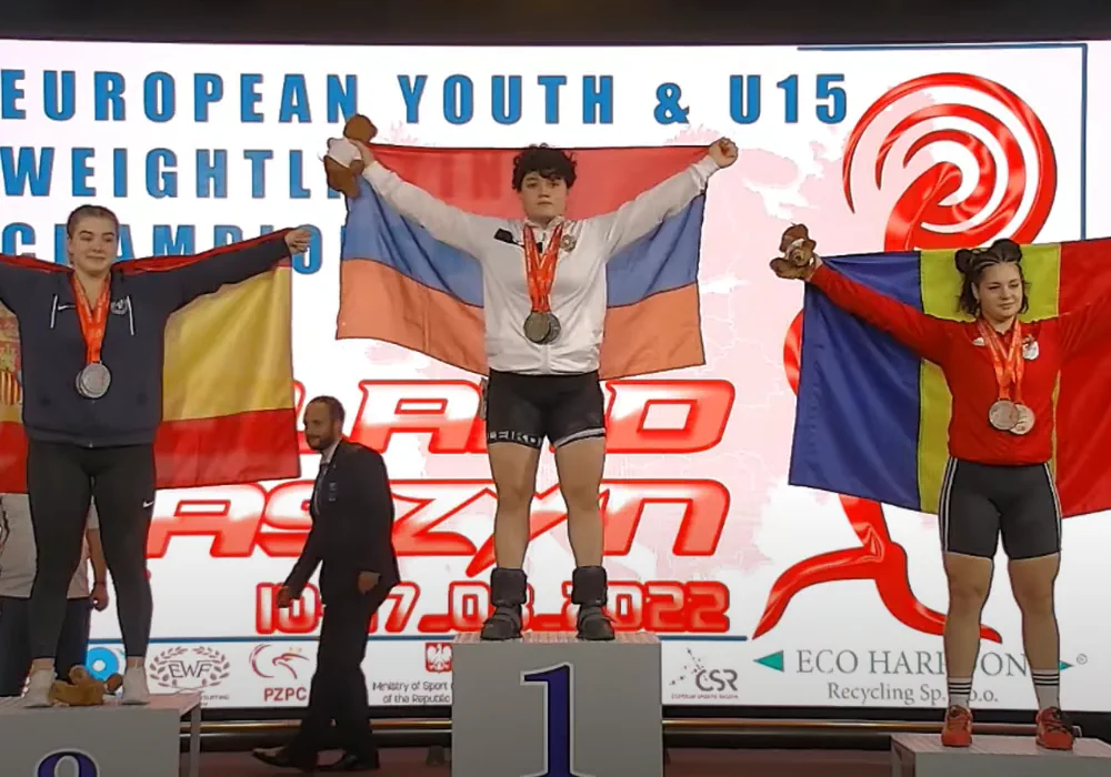 Штангистка Эмма Погосян чемпионка Европы до 17 лет
