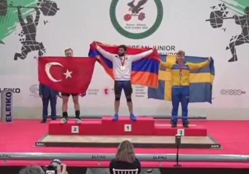 Тяжелоатлет Гарик Карапетян чемпион Европы до 20 лет