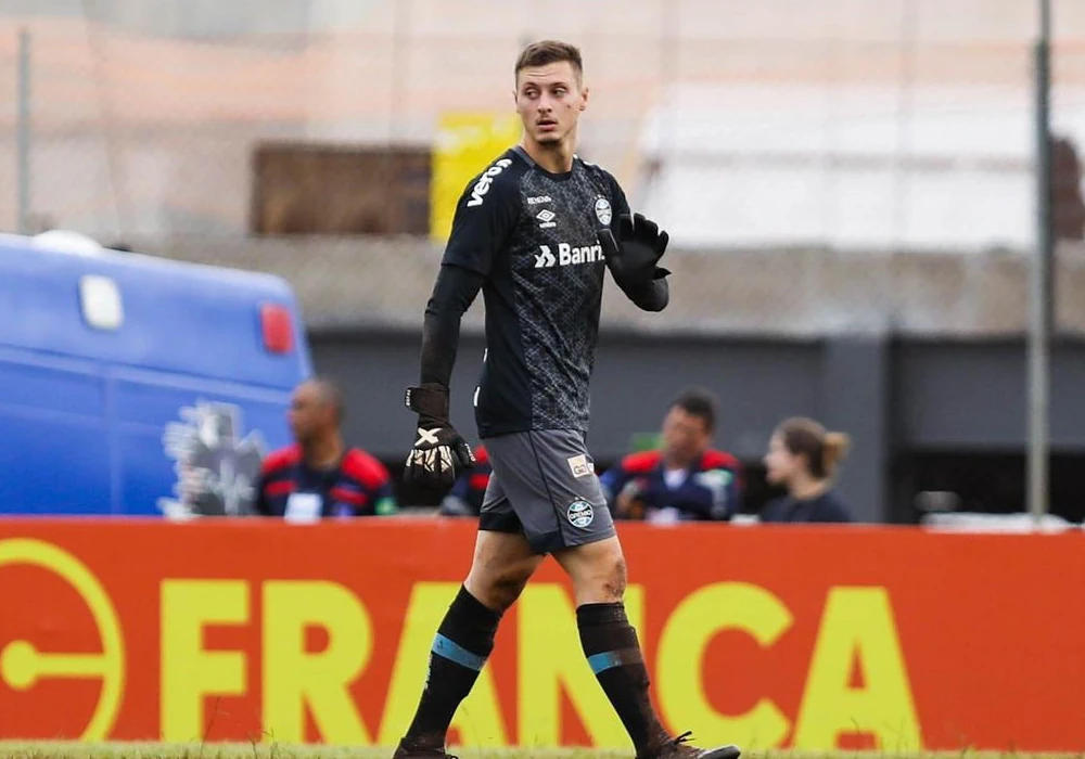 Артур Конеглян помог «Гремио» пройти в 1/16 Кубка