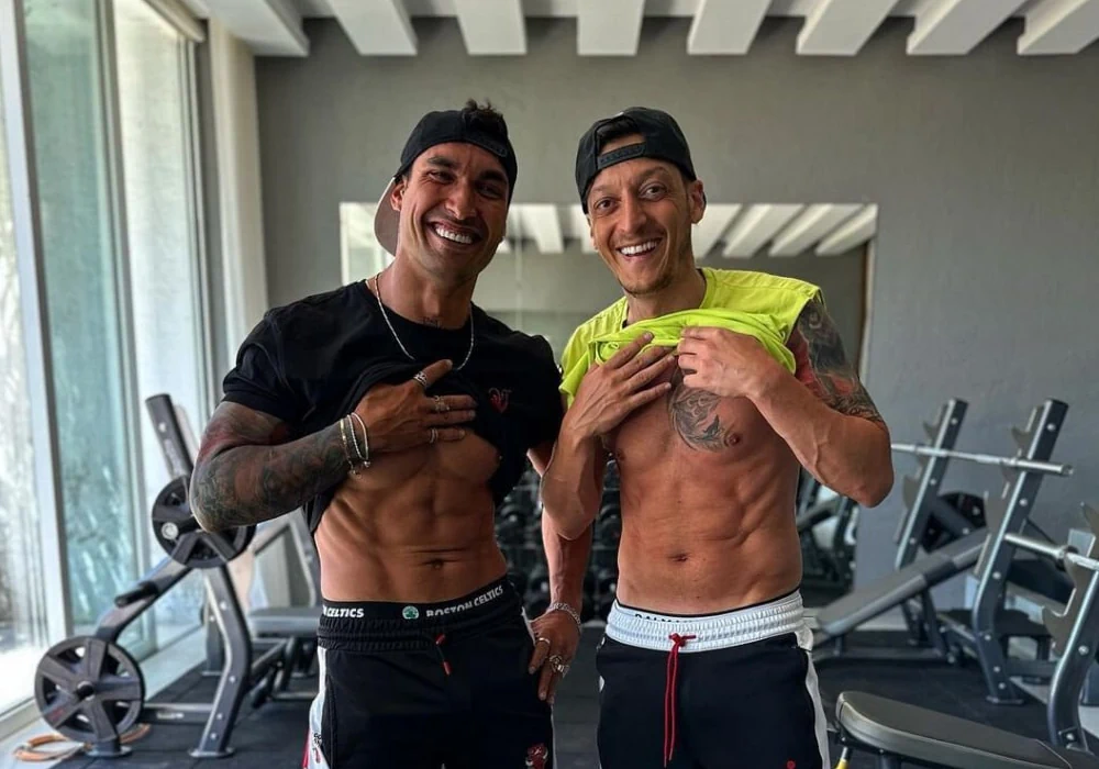 Месут Озил сделал тату «Серых волков»