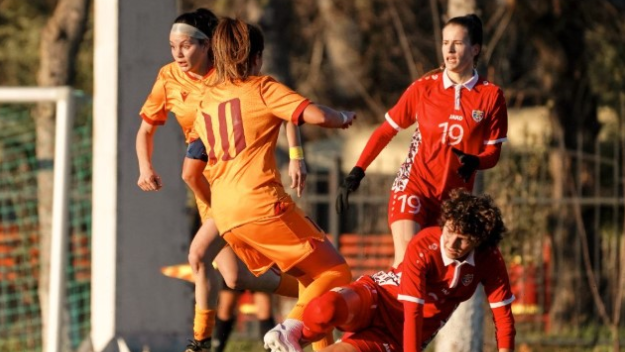Женская сборная по футболу проиграла со счетом 2:0