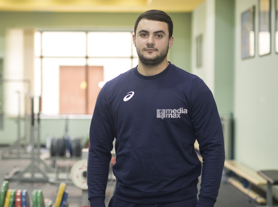 Национальная федерация тяжелой атлетики приветствует нового сотрудника