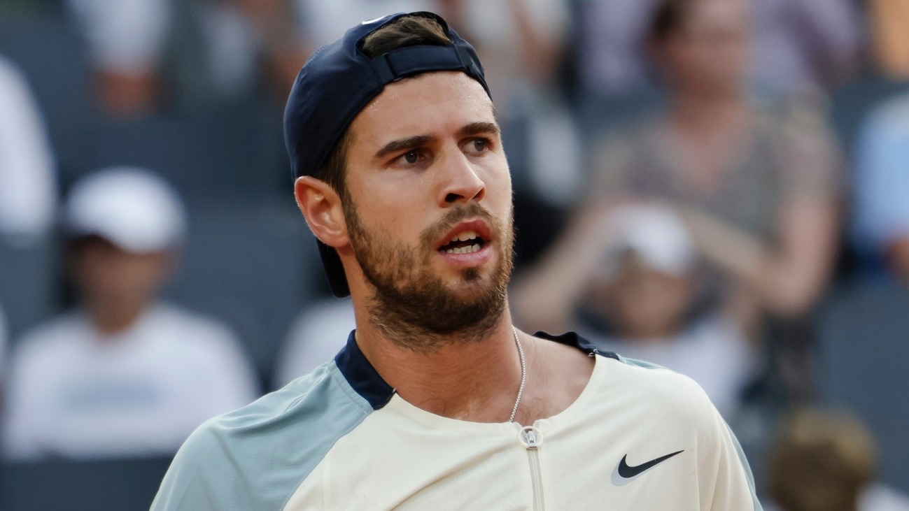 Хачанов вылетел с турнира ATP-250 в первом этапе