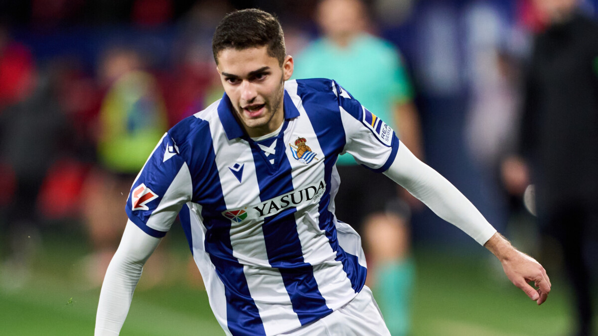 Наумов считает, что Захарян должен покинуть «Сосьедад»: «У него там явно не получается»