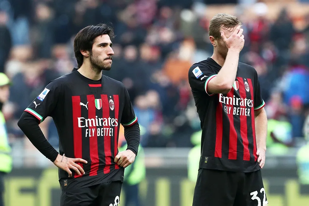 «Милан» проиграл «Фейеноорду» по сумме двух матчей в борьбе за выход в плей-офф Лиги чемпионов