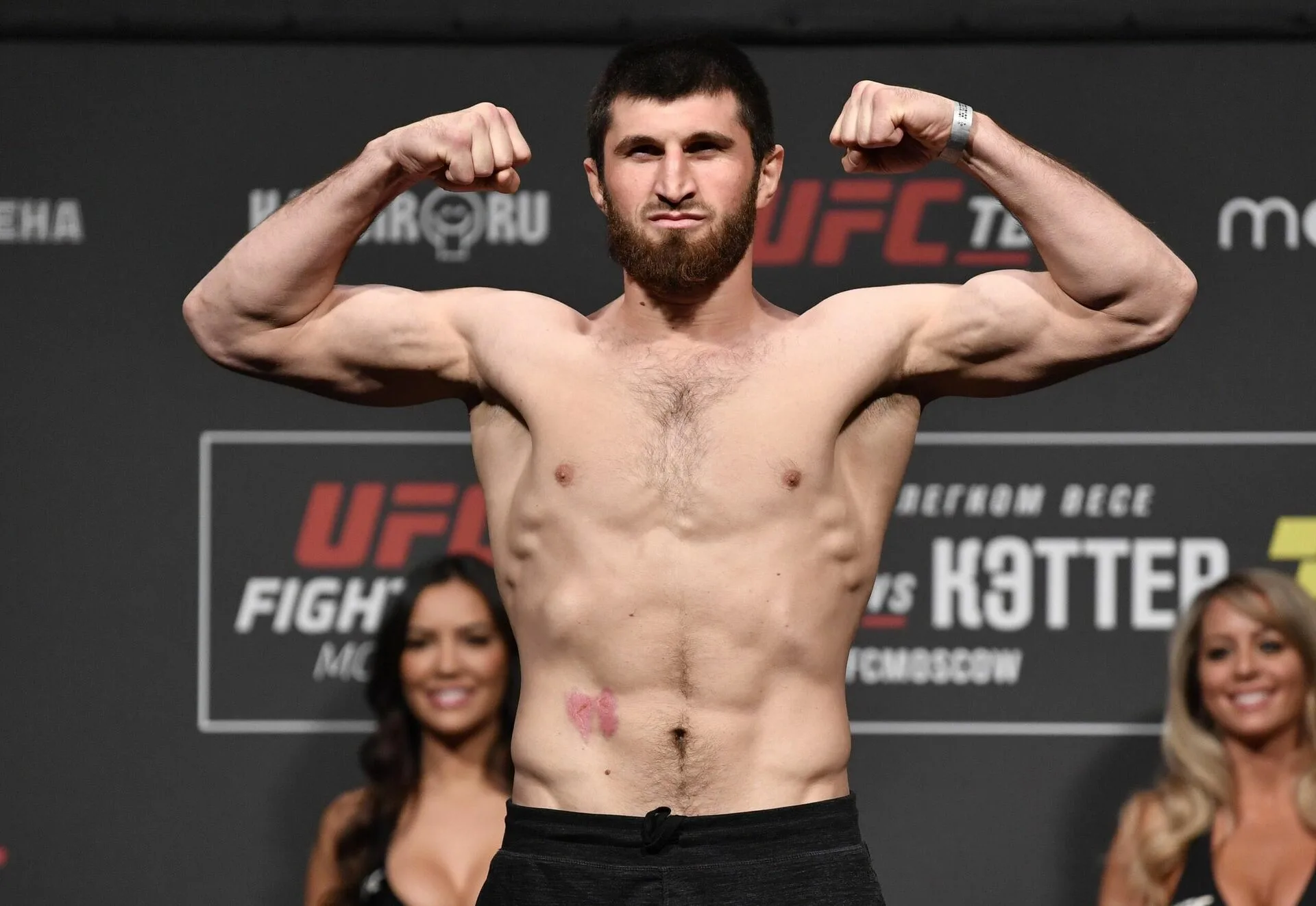 «Возможно, это усложнит задачу финишировать его». Анкалаев – о титульном бое с Перейрой