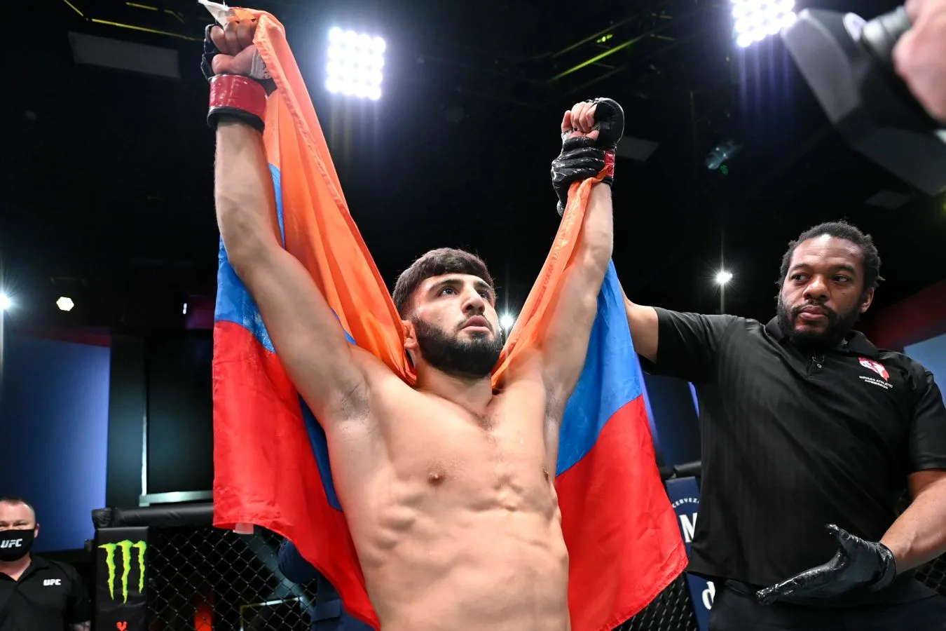 Тренер Царукяна назвал идеальный следующий бой для Армана