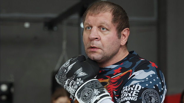 «Не сможет даже сидеть». Врач-невролог поставил крест на карьере Емельяненко