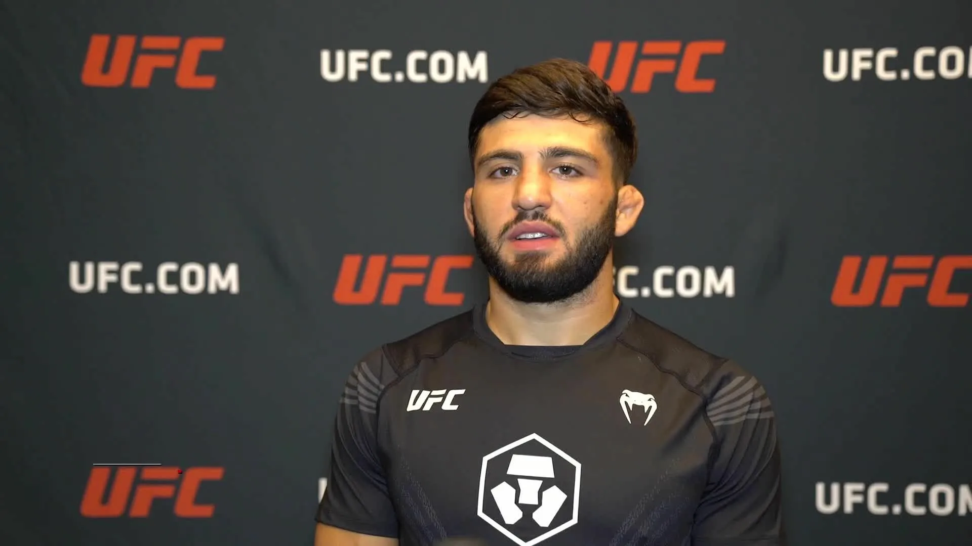 Царукян не хочет драться с Хукером: «Лёгкий бой для меня, в нём нет смысла»