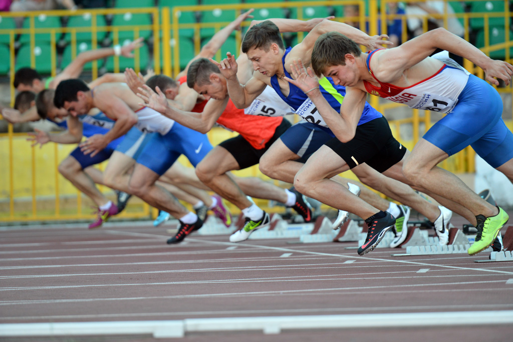 Легкоатлетов из России снова отстранили от международных соревнований
