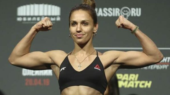 Боец UFC оставила спорт ради карьеры пилота