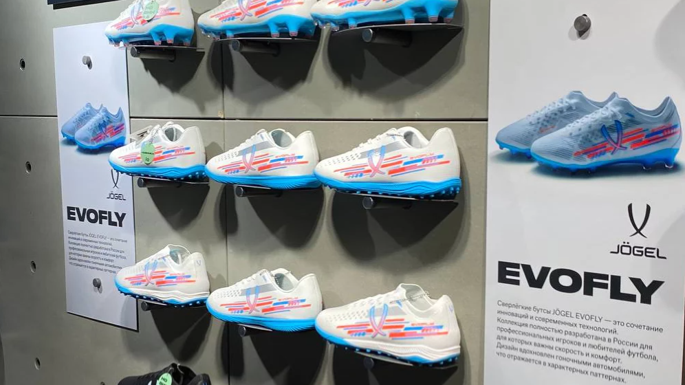 Российские футболисты впервые представили отечественные бутсы
