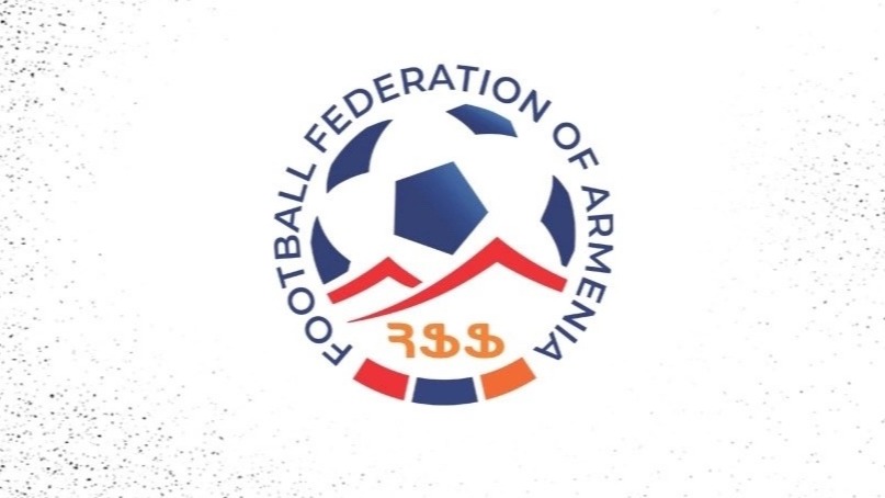 10 клубов из Премьер-Лиги и 1 клуб из Первой лиги получили национальную лицензию