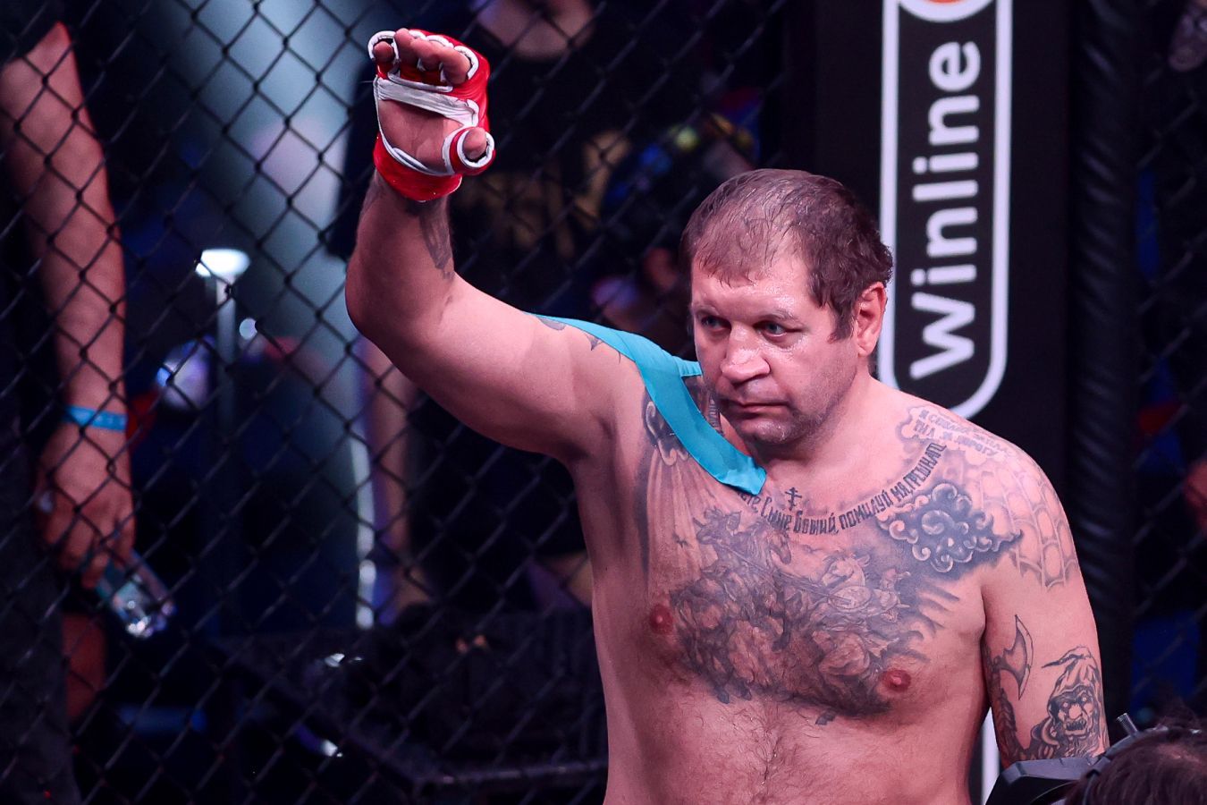 Александр Емельяненко не может ходить после выписки из реабилитационного центра