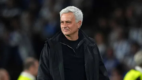 Моуринью схватил за нос главного тренера «Галатасарая» после вылета из Кубка Турции