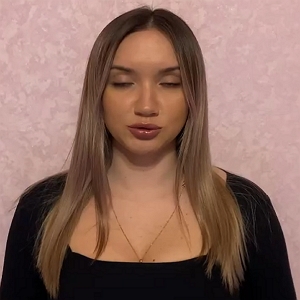 Моника Ставит