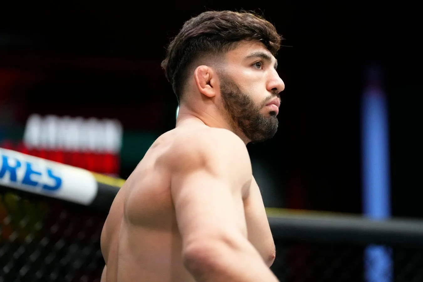 Экс-чемпион UFC Биспинг оценил шансы Царукяна стать следующим соперником Махачева