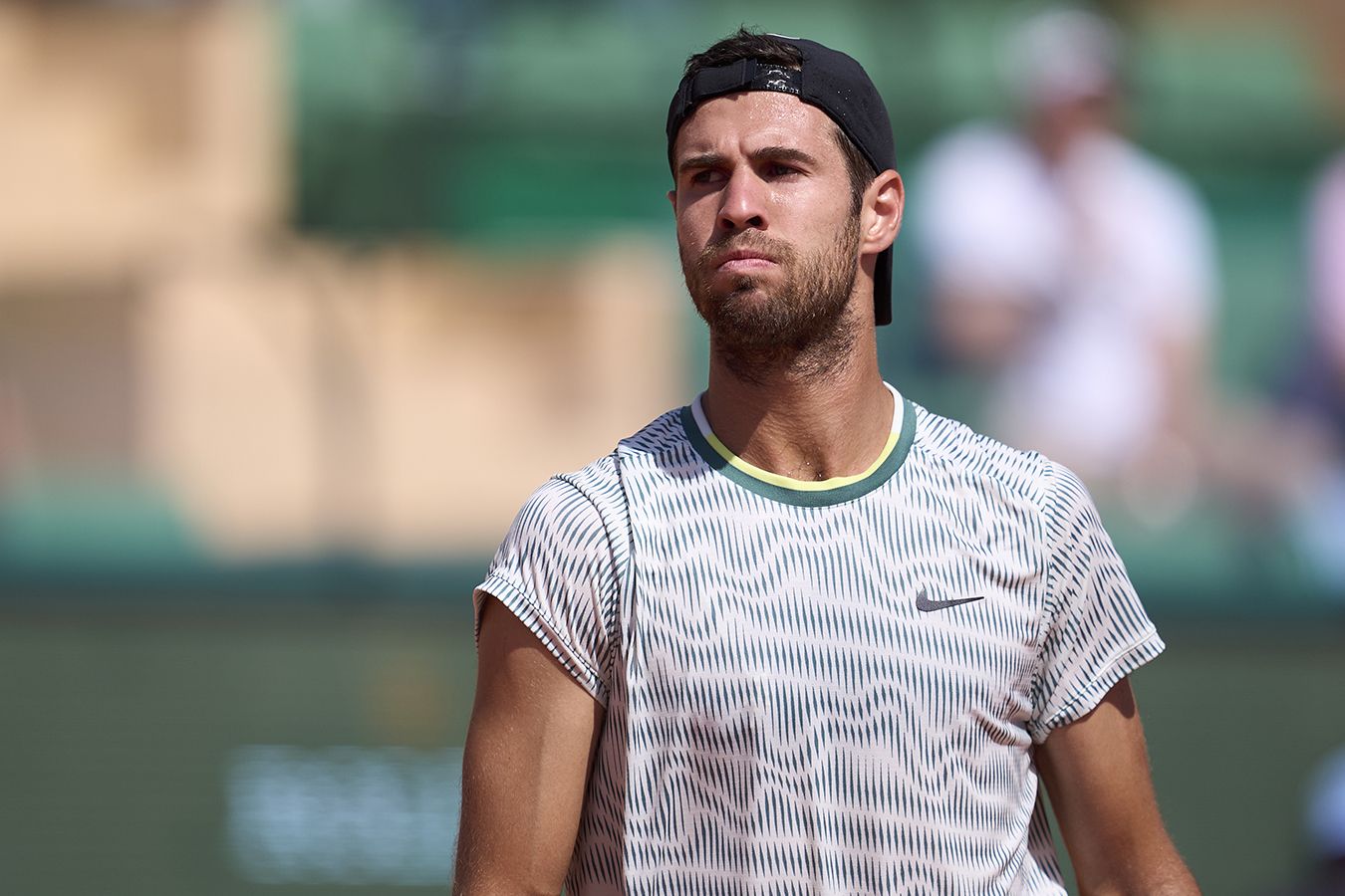 Хачанов в трёх сетах проиграл Медведеву на старте «Мастерса» в Монако