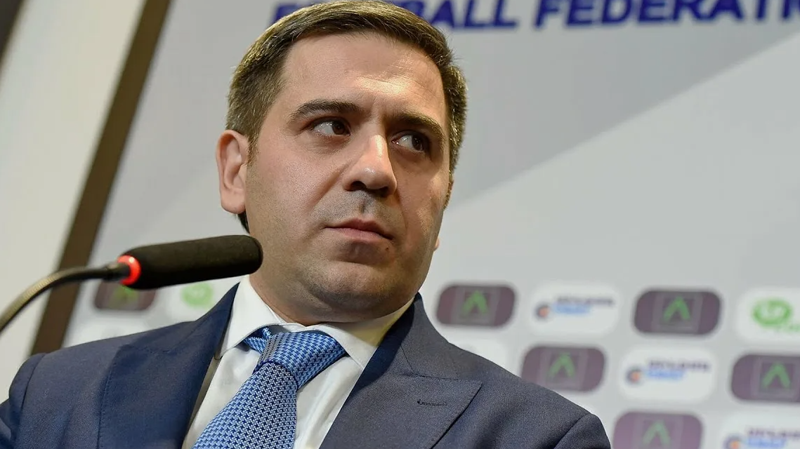 Армен Меликбекян обещал построить спортшколу имени Мхитаряна