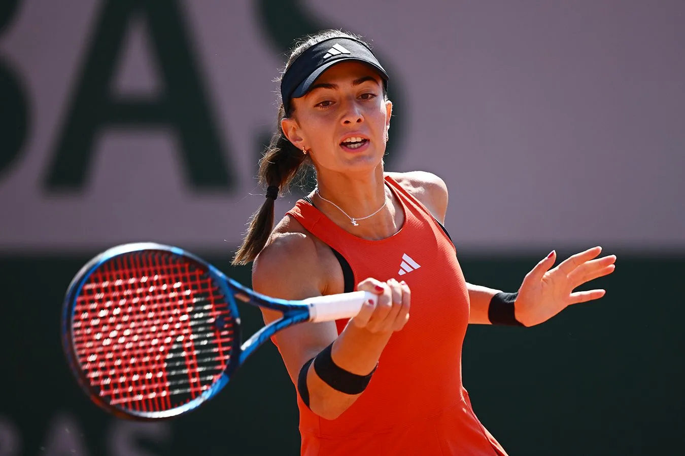 Элина Аванесян показала себя в приоткрытом халате после тренировки (фото)