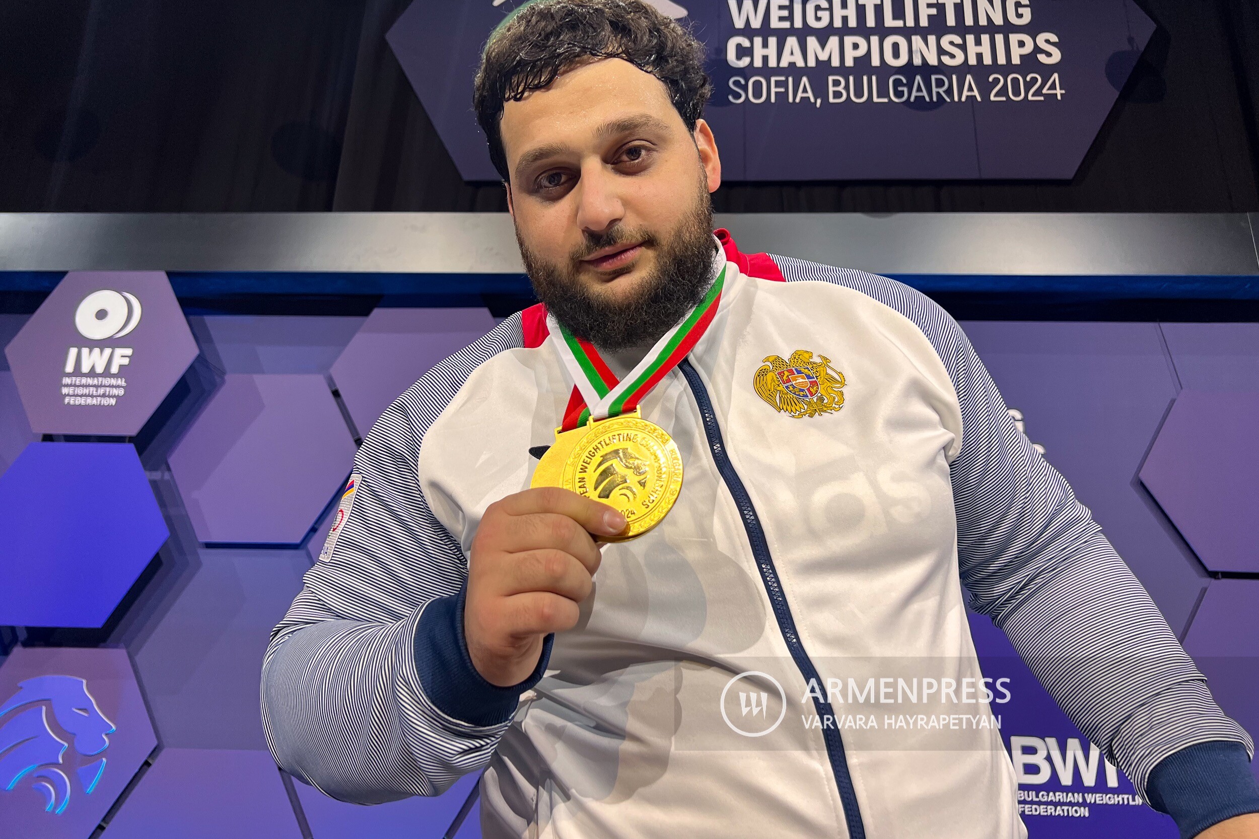 Лалаян и ещё два армянских тяжелоатлета поборются за медали в последний день ЧЕ-2025