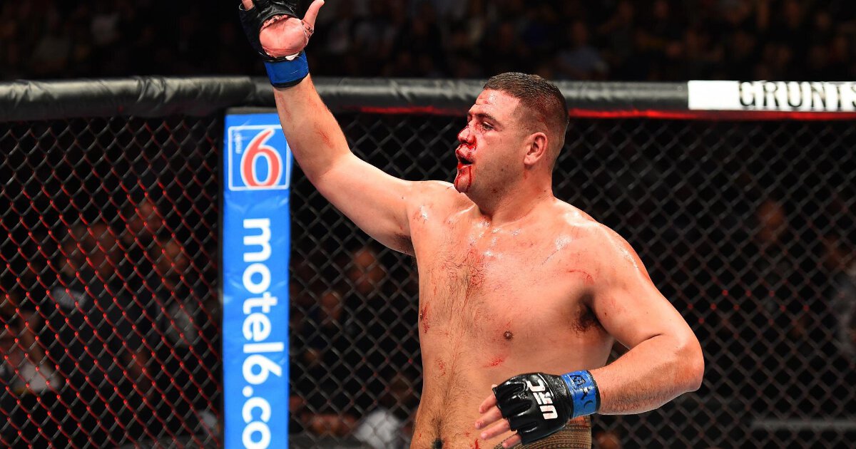 Тяжеловес UFC, дравшийся с Павловичем и Волковым, растолстел до 140 кг