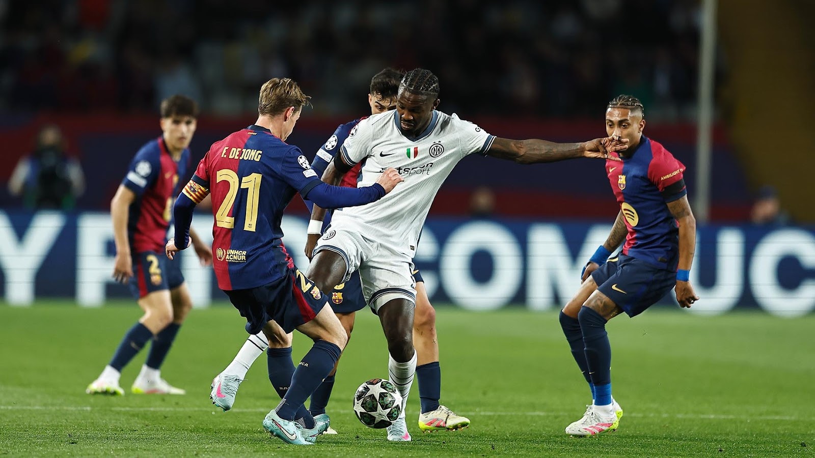 Завтра пройдет ответный матч между «Интером» Мхитаряна и «Барселоной»