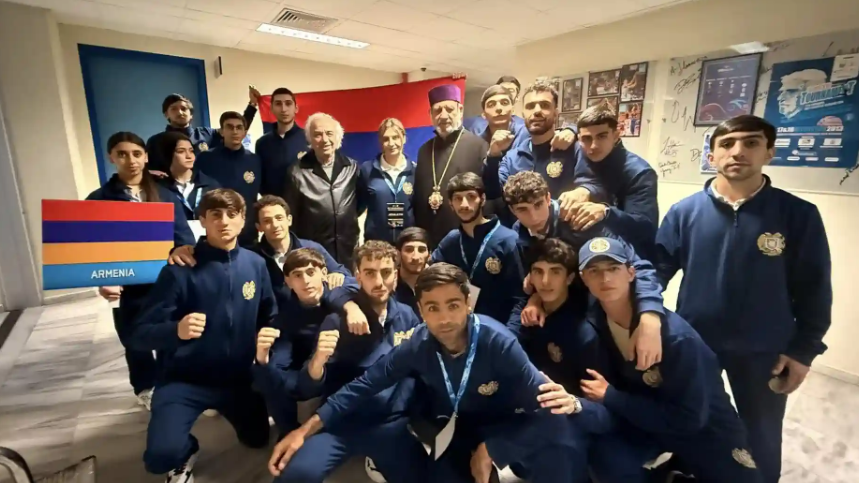 Фанаты встретили армянскую сборную по ушу в аэропорту Звартноц после чемпионата Европы