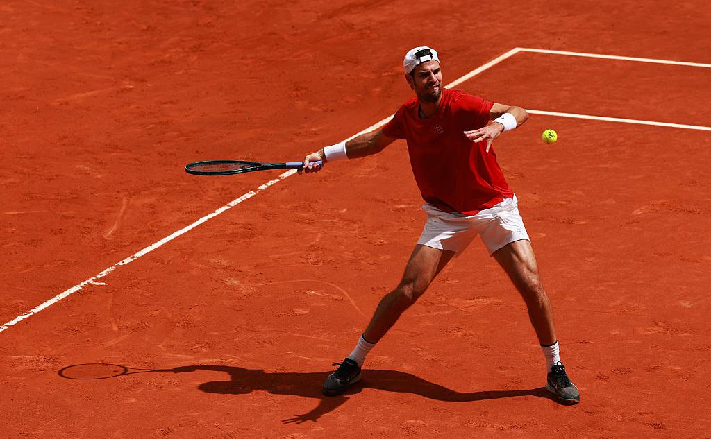 Хачанов в упорной борьбе уступил Алькарасу в четвёртом круге «Мастерса» в Риме