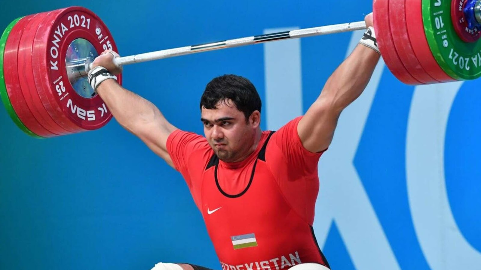 Акбар Джураев оказался слабее Гарика Карапетяна