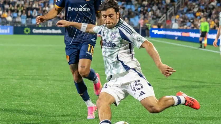 Геворг Диарбян помог «Нью-Ингленд» в матче «Чикаго Файр»