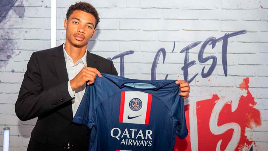 «Челси» и «Ливерпуль» хотят подписать Юго Экитике