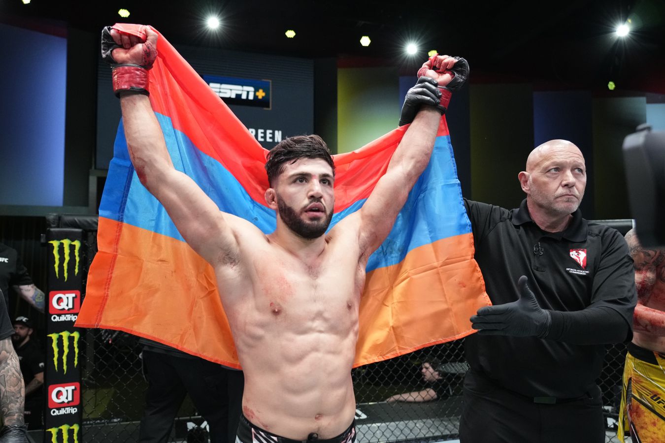 Царукян задушил экс-чемпиона Bellator на турнире по грэпплингу в Москве