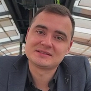 Андрей Комаров