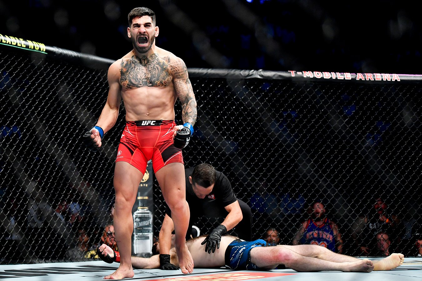 Топурия: «Я подерусь с Царукяном, если Оливейра слетит с боя. Но результат не изменится»