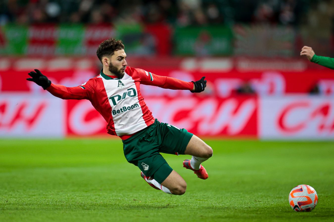 Агент Тикнизяна назвал мотивы игрока продолжить карьеру в «Црвене Звезде»