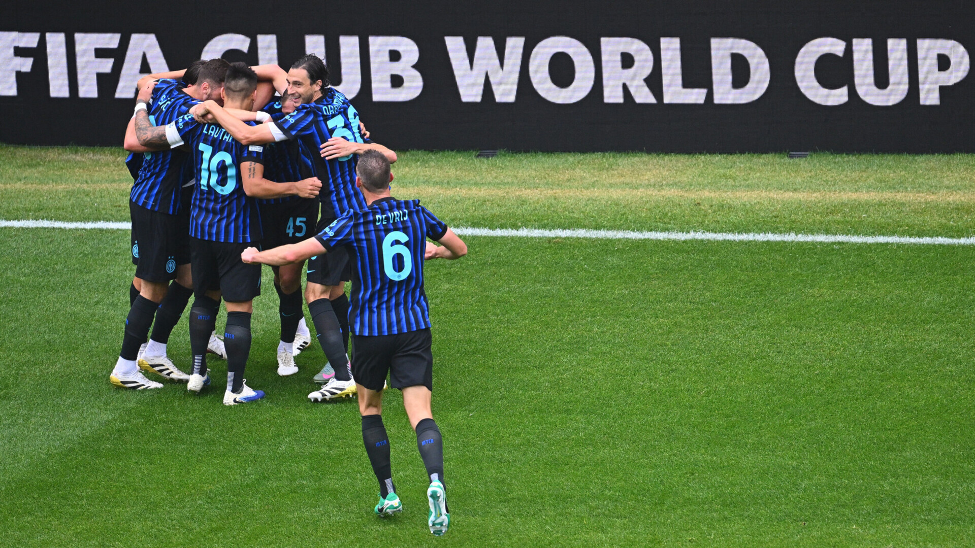 «Интер» Мхитаряна одержал волевую победу над «Уравой», забив два мяча в концовке встречи