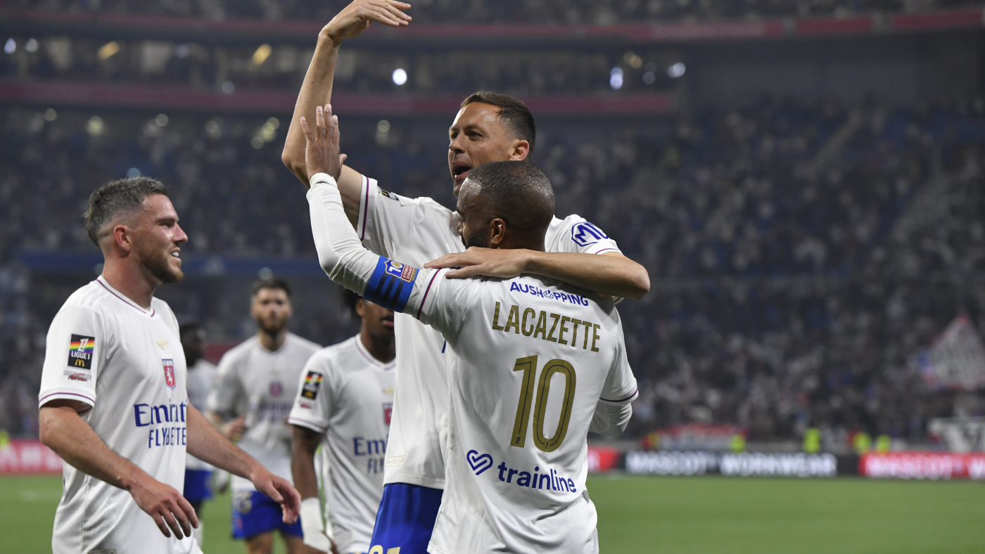 «Лион» добился сохранения прописки в элите французского футбола