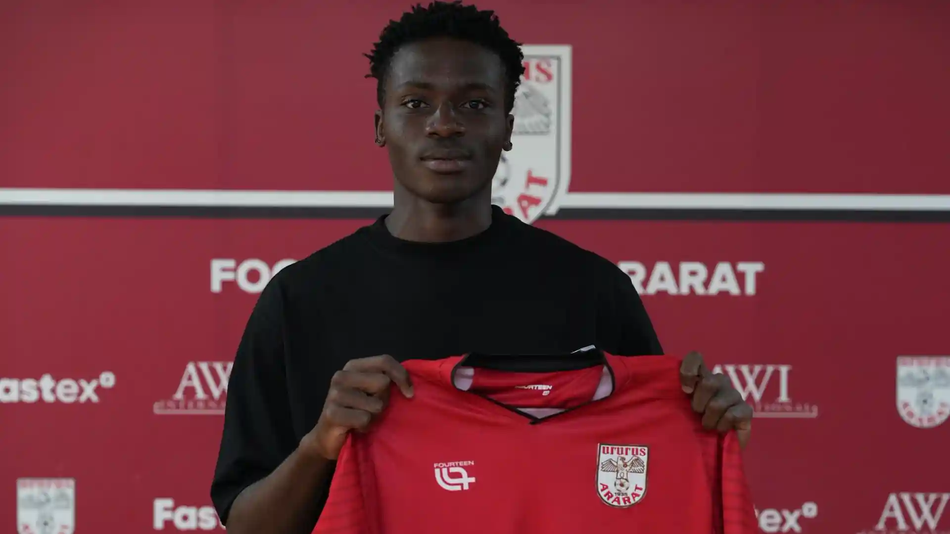 «Арарат» подписал ивуарийского форварда из академии, где обучались Яя Туре и Думбия
