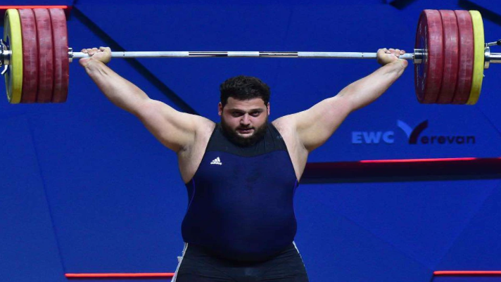Армянские тяжелоатлеты совмещают службу в ЦСКА