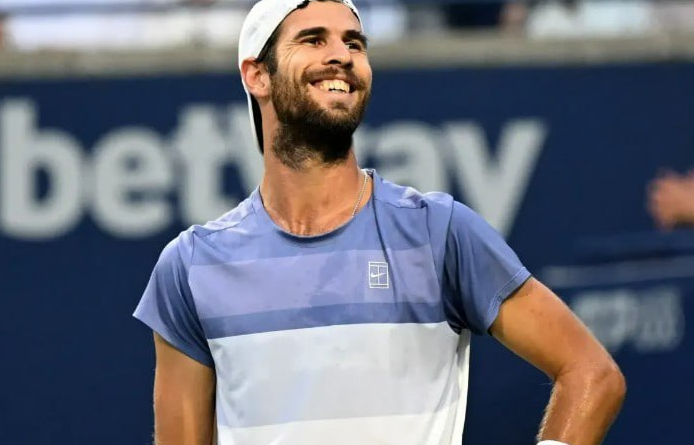 Хачанов начинает и выигрывает