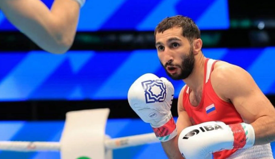 Худоян начал профессиональную карьеру с чемпионского пояса